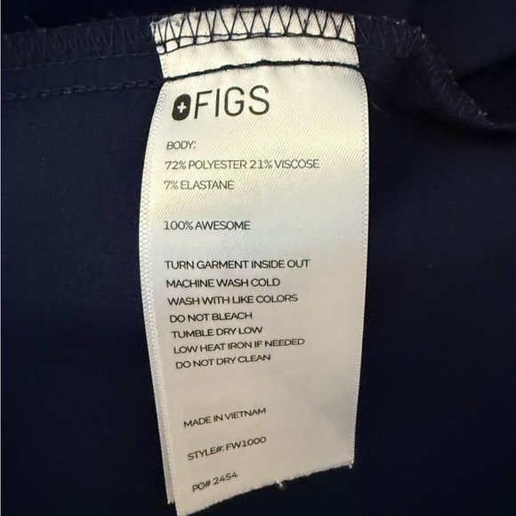 FIGS Set Uman Relaxed Jogger Scrub Pants & Relaxed Catarina One-Pocket Scrub Top - Picture 15 of 16